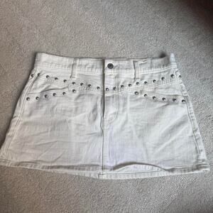 Mid rise white skirt